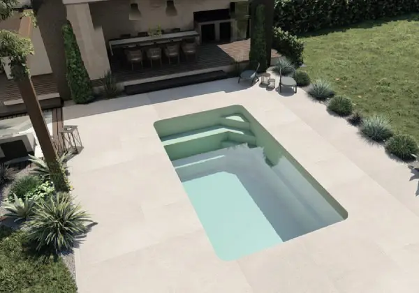 Piscine coque modèle ANAIS et améngaments extérieurs