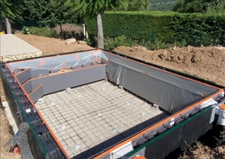 Structure en béton armé pour piscine en béton