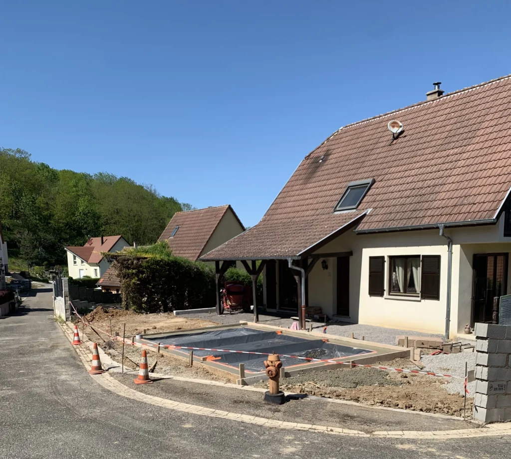 Pose d'une piscine coque de 21 m² à Kuttolsheim, Haut-Rhin